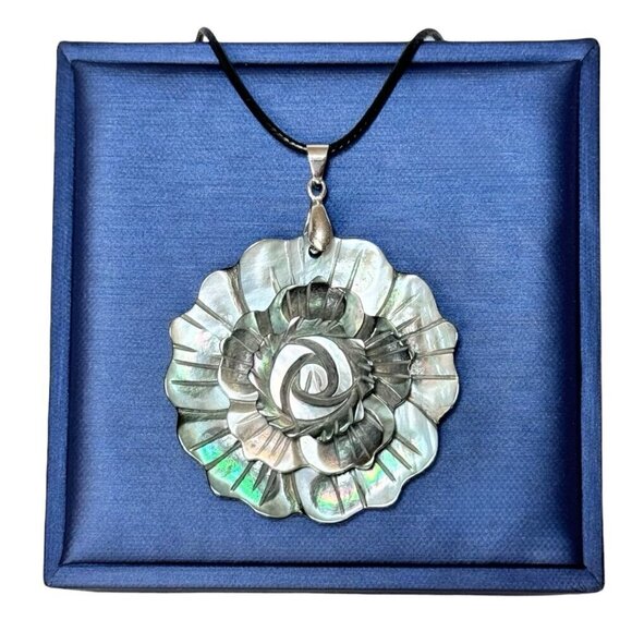 NWT Statement Seashell Flower Pendant Necklace Black Cord Hand Crafted - Picture 1 of 10